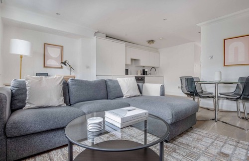 Bishop's Apartment | Open Waterloo 2BR, nr London Eye, Museums & Station, by Blueground