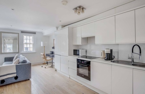 Bishop's Apartment | Open Waterloo 2BR, nr London Eye, Museums & Station, by Blueground
