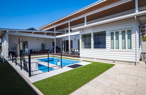 Aoshima Onsen House | Opening in July 2023 Experience an extraordinary life Equipped with a pool and golf simulation/Miyazaki Miyazaki