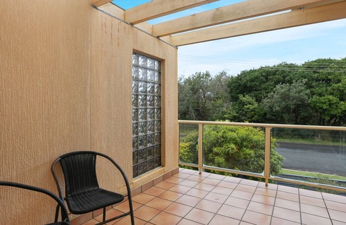 Hawks Nest House | Opposite Bennetts Beach