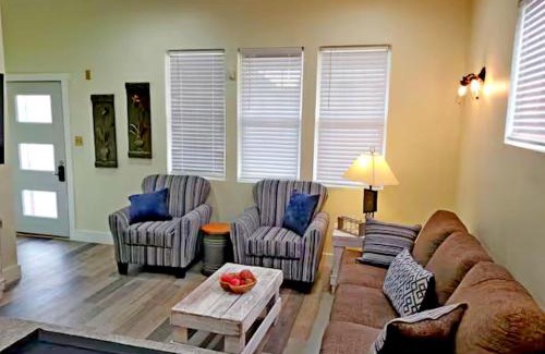 Indianapolis Apartment | Orange Delite