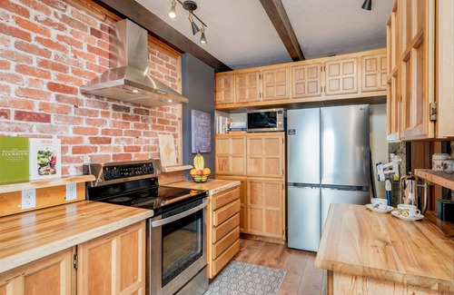 Sooke House | Orca Point Beachfront Suite: Enjoy Your Private Beach Seconds Outside Your Door!