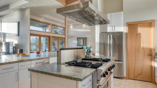 Greenbank House | Orca Ridge on Resort Road by AvantStay A Views