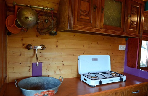 Dompierre-les-Ormes House | Original gîte in a traveling trailer, on private land near Cluny