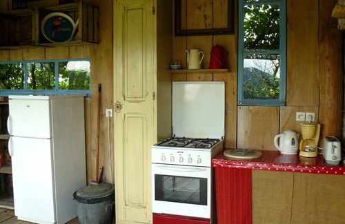 Dompierre-les-Ormes House | Original gîte in a traveling trailer, on private land near Cluny