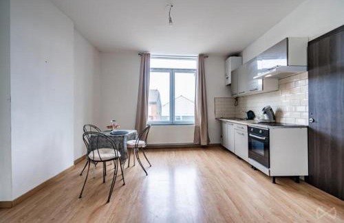 Charleroi Apartment | Orléan 41 B centre-gare-aéroport