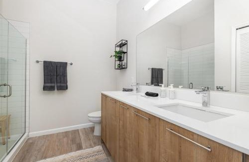 Florida Center Apartment | Orlando 2BR Mins to Universal and More