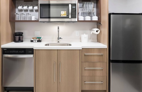 Airport North Apartment | ORLANDO ESCAPE STARTS HERE! KING SUITE, POOL, BBQ