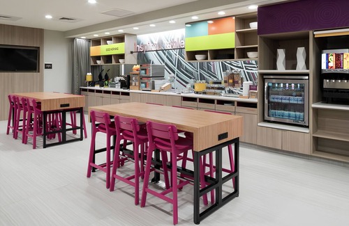 Airport North Apartment | ORLANDO ESCAPE STARTS HERE! KING SUITE, POOL, BBQ