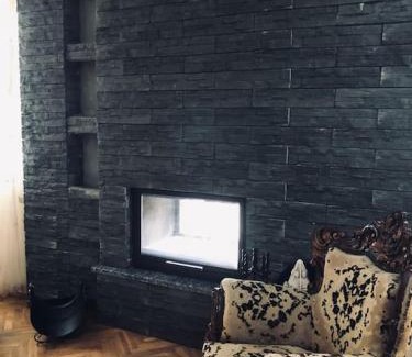 Kartepe Villa | Ormanya Sıcak Havuzlu Şömineli Jakuzili Villa