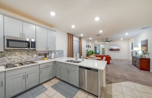 Casas Adobes Apartment | Oro Valley/Fenced/2 BR 2BA/Garage/Office