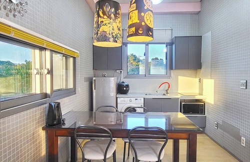 Namwon Apartment | Orojeju :nThe attentive studio devoted to the basics with majestic ocean view