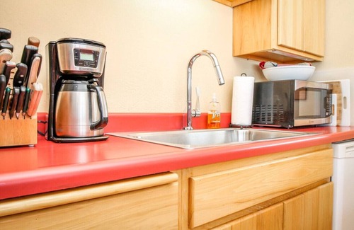 Haines Apartment | Orville Chandler Ranch, Majestic Views! Sleeps 7, Local Golfing 50% Off!