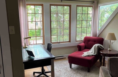 Winnipeg House | Osborne Village Charmer - minimum stay 30 days +