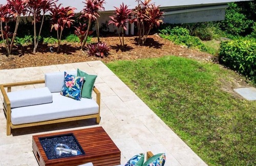 Killcare Heights House | Oskars at Killcare - When it comes to a lavish coastal getaway, it doesnt get any better than this. Introducing Oskars, a historic Tuscan-inspired estate spread over 3,207sqm of spectacular landscaped gardens with majestic views out to Brisbane Water, ...