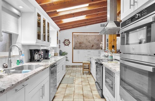 Islamorada House | Osprey Bay Villa on the Bay! Spectacular Sunsets, Pool, Hot Tub & Private Dock!