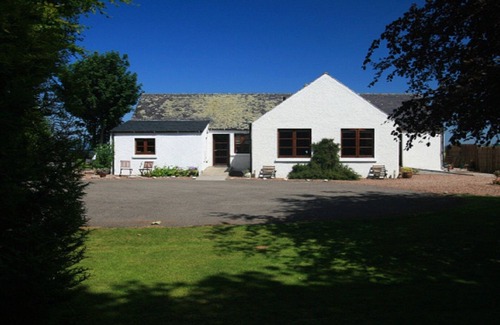 Dingwall Cottage | Osprey Cottage - situated in a convenient but peaceful location