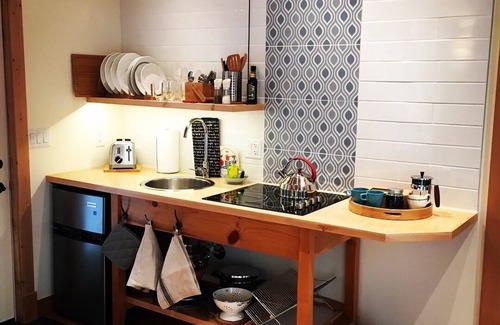 Okanagan-Similkameen Cabin | Osprey Studio Guesthouse at Farmersdotter Organics