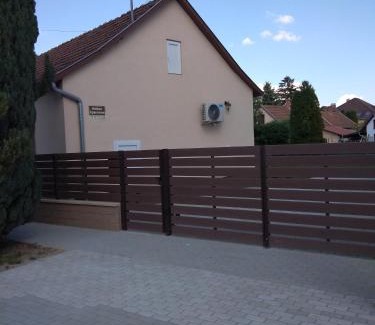 Hajduszoboszlo House | Otthon Apartman