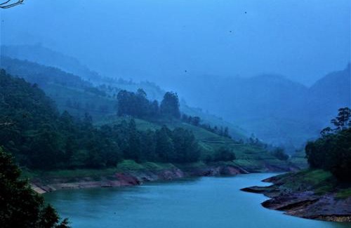 Kannan Devan Hills Resort | Ottway Hills Near Mattupetty Dam