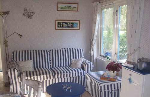 Zegveld Bed & Breakfast | Our holiday home for those seeking tranquility stands on an island surrounded by nature