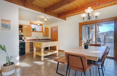 Salida House | Our sunny, solar-powered home is located on the biking path that leads to Salida’s quaint downtown. The house has a rural feel and fantastic panoramic views, but is just 1.5 miles from all the restaurants, galleries, shops, and parks of Salida.