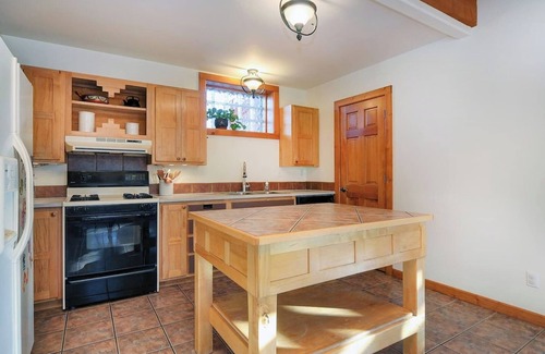 Salida House | Our sunny, solar-powered home is located on the biking path that leads to Salida’s quaint downtown. The house has a rural feel and fantastic panoramic views, but is just 1.5 miles from all the restaurants, galleries, shops, and parks of Salida.