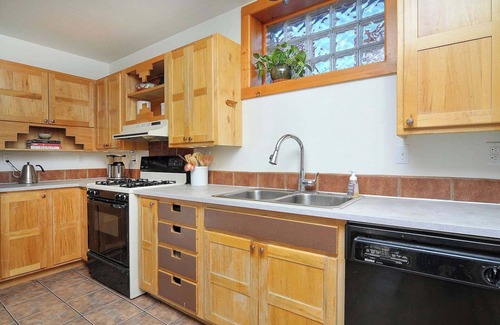 Salida House | Our sunny, solar-powered home is located on the biking path that leads to Salida’s quaint downtown. The house has a rural feel and fantastic panoramic views, but is just 1.5 miles from all the restaurants, galleries, shops, and parks of Salida.