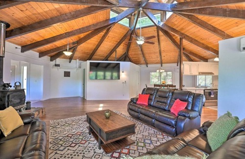 Apple Hill Apartment | Outdoor Deck Pool Table Fireplace Grill