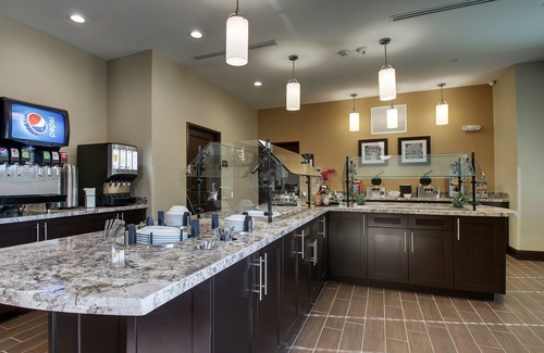 The Colony Condo | Outdoor Pool + Free Wi-Fi, Free Breakfast | Fully Equipped Studio
