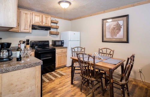 Teton Village House | Outpost: Eagles Rest 2 Studio - Pool Access!