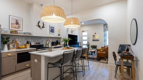 Five Points House | Outrider Buyout - 2 Units by AvantStay Sleeps 24