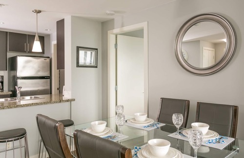 Crosstown Condo | Outstanding 32nd floor Stunning unubstructed views 2bedroom den sleeps 5 parking
