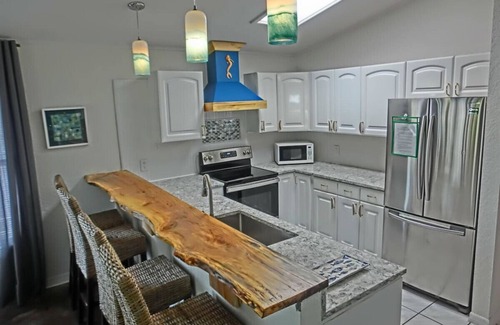 Spring Hill House | Overlook Retreat - Weeki Wachee River