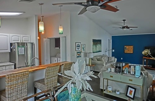 Spring Hill House | Overlook Retreat - Weeki Wachee River