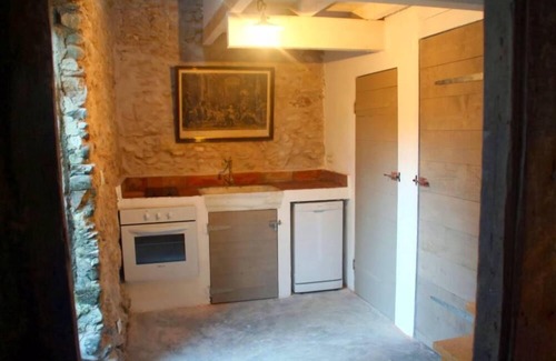 Pieusse House | OVERLOOKING A RIVER, SHEPHERD'S COTTAGE, AUTHENTIC AND FAMILY-FRIENDLY, WIFI