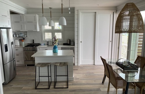 Hartswell Apartment | Overlooking Moriah Harbour, new Thevine guest house II with its own pool & dock