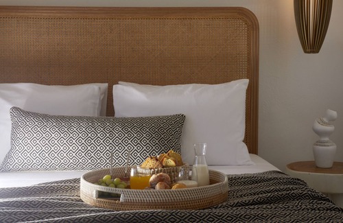 Messaria Bed & Breakfast | Overlooking Santorini’s iconic caldera from the side of Pyrgos Village hilltop!