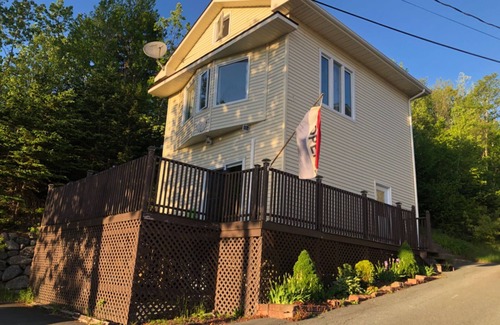 Halifax County House | Overlooking the Stunning views of St.Margaret's Bay