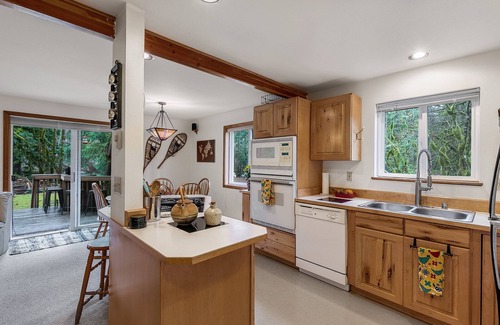 Baring House | Owl Be Back 2.0 private riverfront getaway