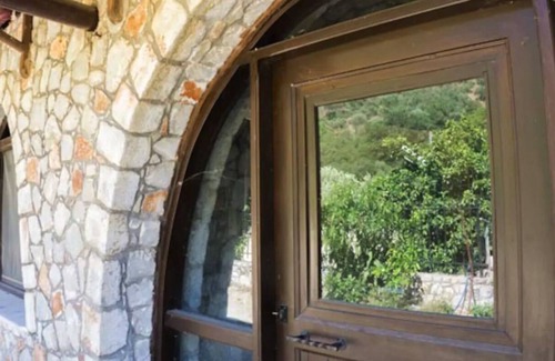 Kakopetros House | Owl House on the way to Southern Crete