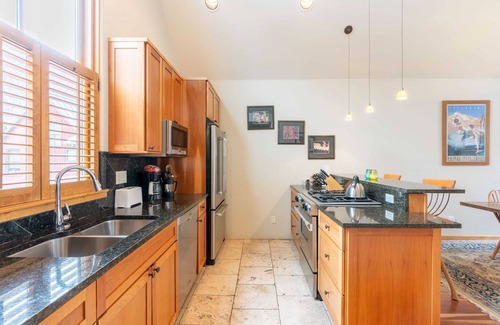 Telluride Condo | Owl Meadows 24 by Avantstay Walking Distance to Town & Slopes!