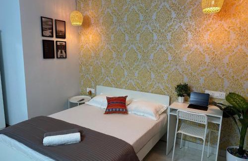Koregaon Park Apartment | Oxford: Private Studio in Koregaon Park. Lakeview
