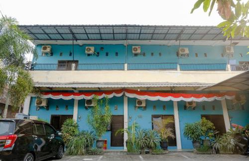 Java Hotel | OYO 1784 Hj. Aniek Residence