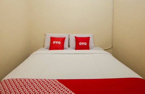 Parapat Hotel | OYO 2045 Hotel 211