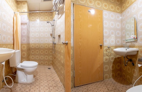 Parapat Hotel | OYO 2045 Hotel 211