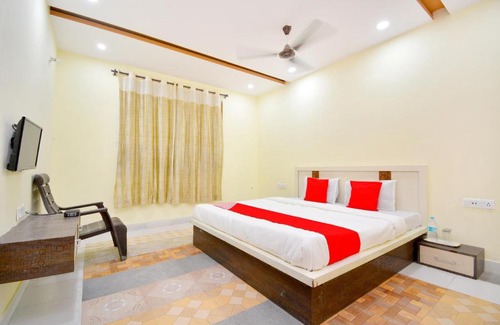 Focal Point Hotel | OYO 42769 Vij Guest House
