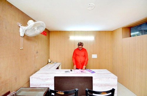 Focal Point Hotel | OYO 42769 Vij Guest House