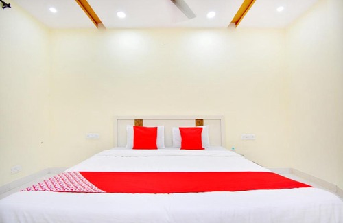 Focal Point Hotel | OYO 42769 Vij Guest House