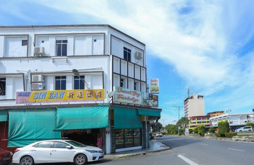Lahad Datu Hotel | OYO 44112 Darvel Bay Travelodge